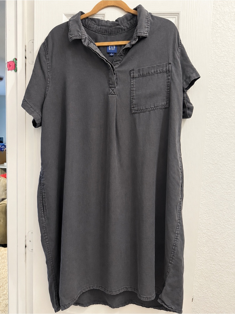 GAP Men’s Short-Sleeve Washed Polo in Charcoal